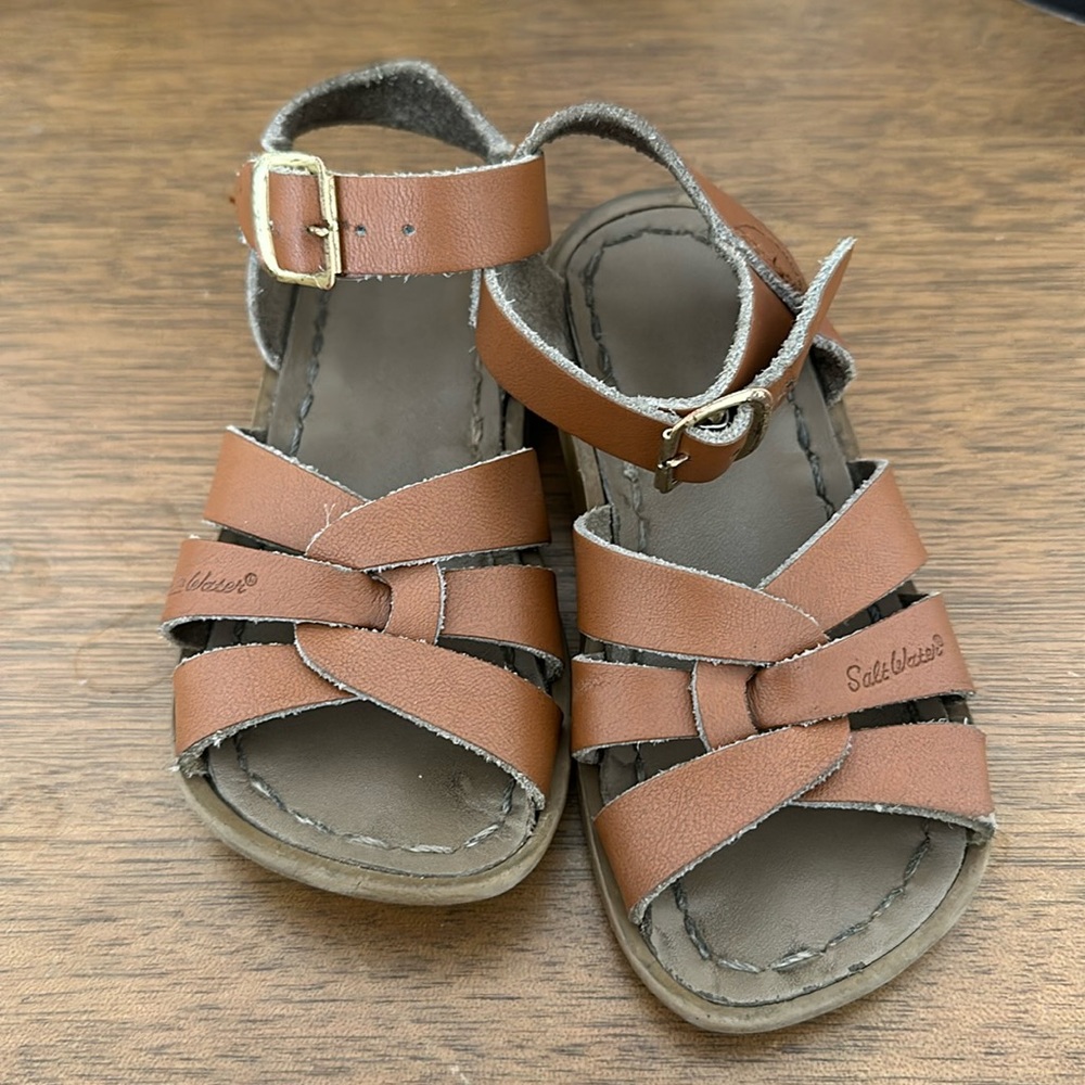 Toddler size 7 Saltwater Sandals